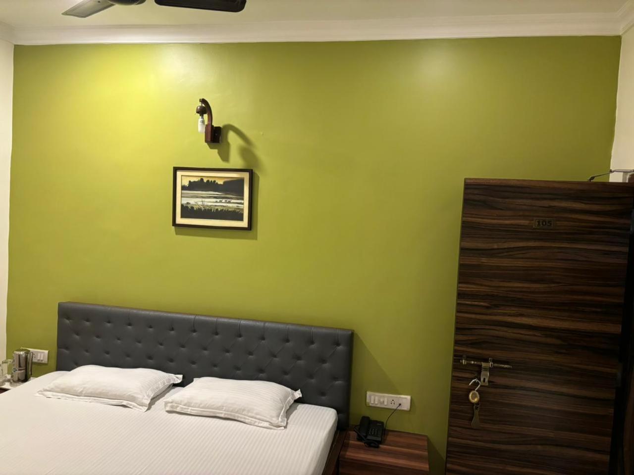 Om Sai Villa Guesthouse Kalkutta Kültér fotó