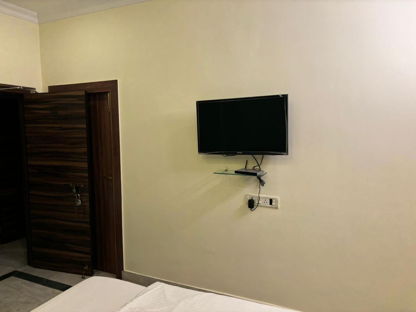 Om Sai Villa Guesthouse Kalkutta Kültér fotó