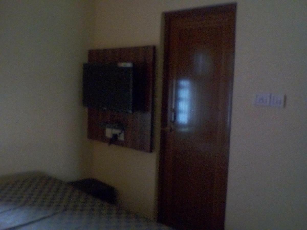 Om Sai Villa Guesthouse Kalkutta Kültér fotó