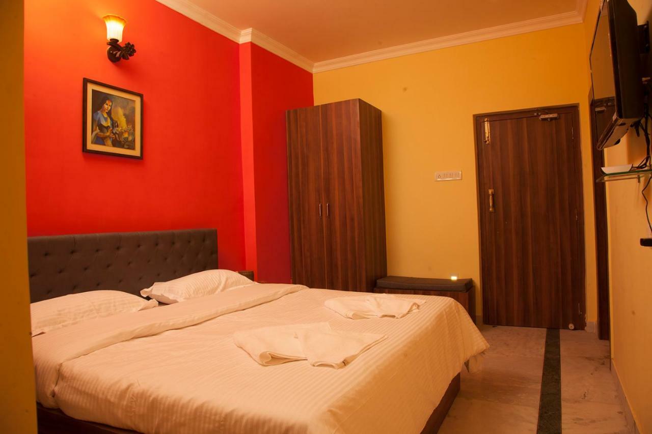 Om Sai Villa Guesthouse Kalkutta Kültér fotó